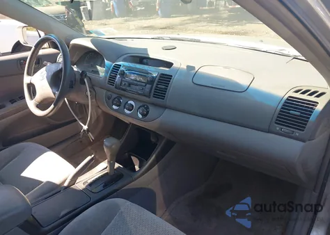 2003 Toyota Camry Le z USA, uszkodzony, nr VIN 4T1BE32K13U123714